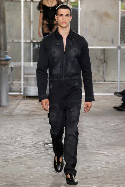 Look 15